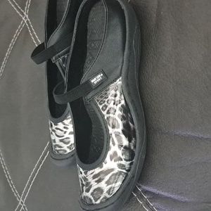 New muk luks slip on shoes / clogs